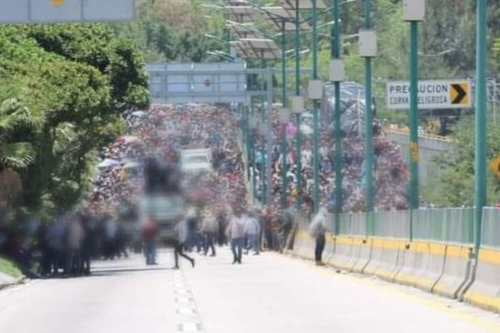 Bloquean por segundo día consecutivo autopista del Sol 